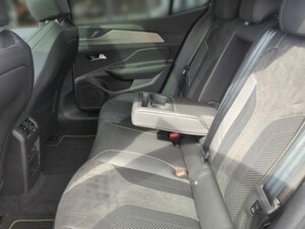 Peugeot 408 Hybrid 145 e-DSC6 GT ***Vorführfahrzeug***