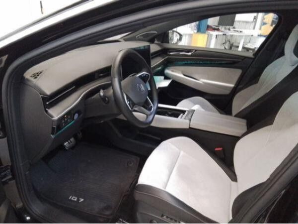 Volkswagen ID.7 Tourer Pro Navi AHK IQ.LIGHT - LED-Matrix-Scheinwerfer DAB+