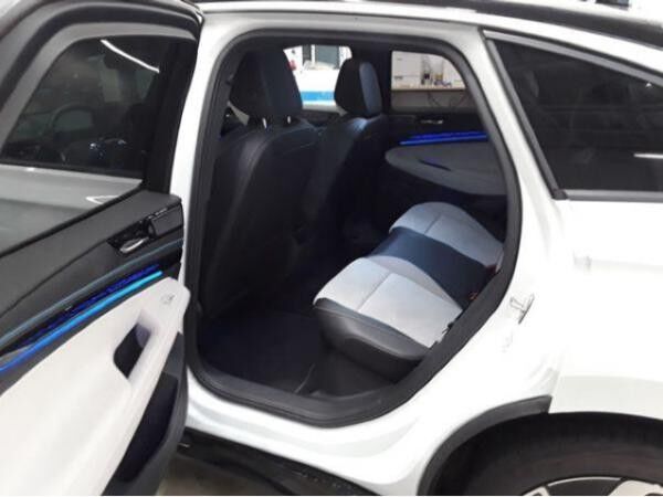 Volkswagen ID.7 Pro Navi AHK IQ.LIGHT - LED-Matrix-Scheinwerfer DAB+