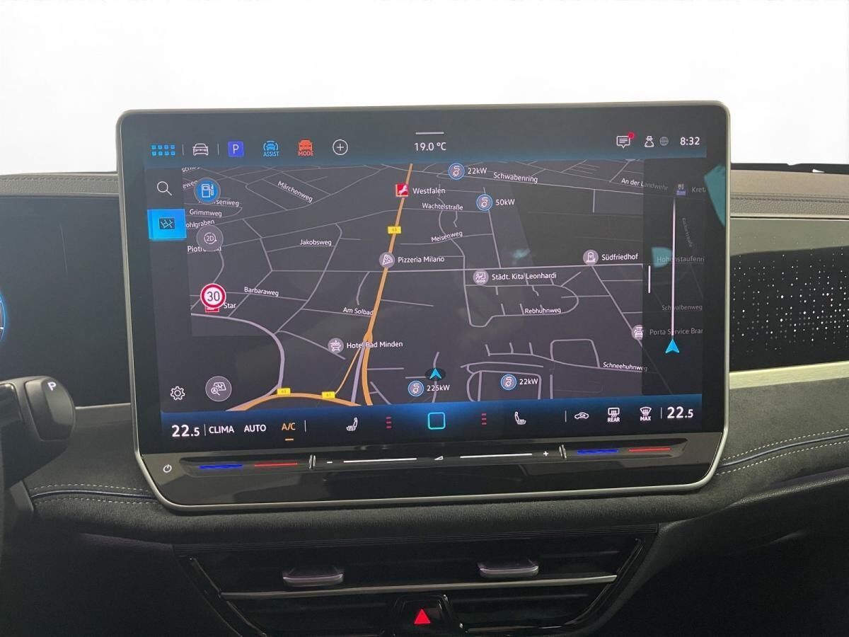 Volkswagen Passat Variant 2.0 TDI R-Line AHK Matrix LM 18" Navi ACC