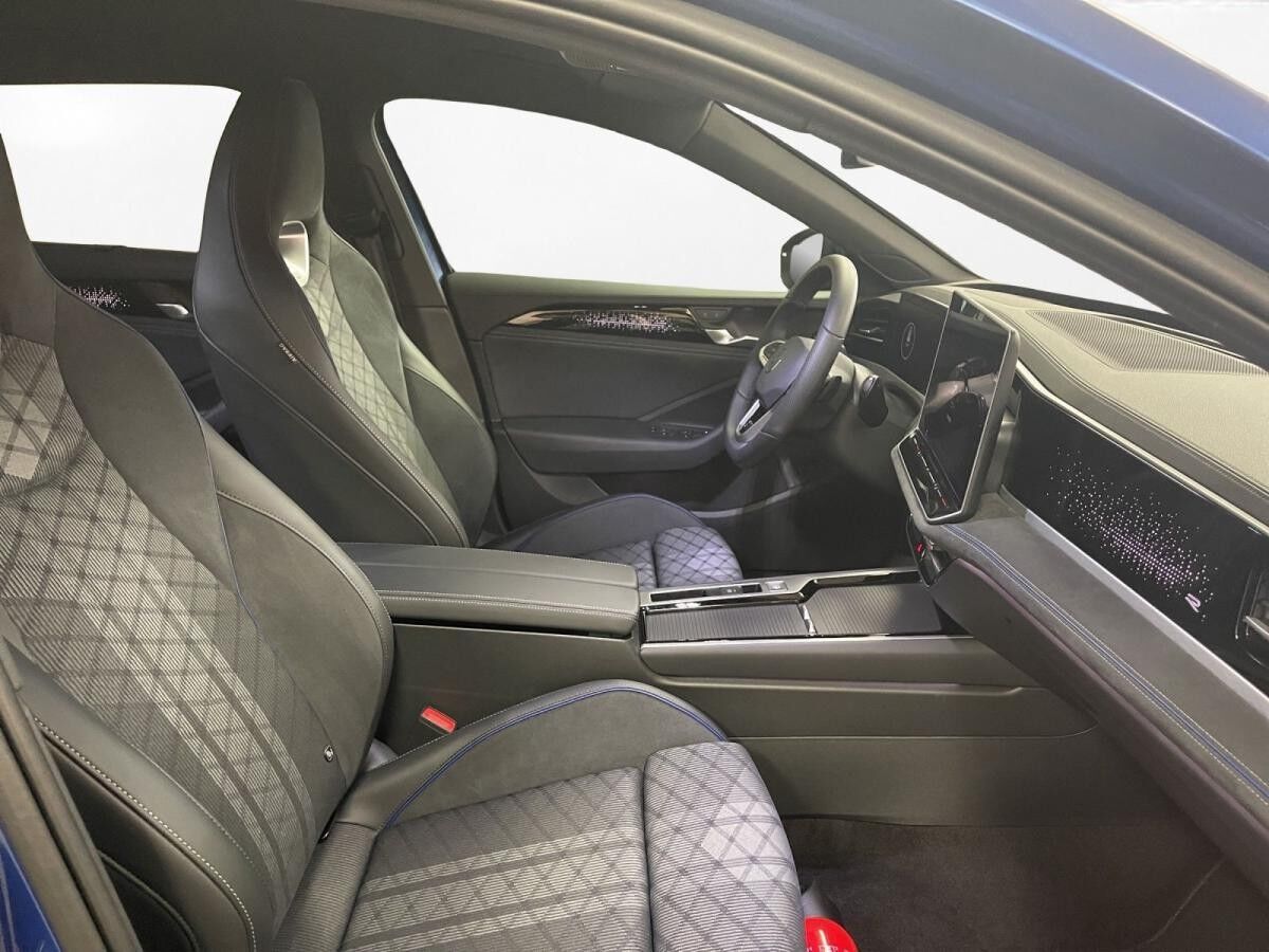 Volkswagen Passat Variant 2.0 TDI R-Line AHK Matrix LM 18" Navi ACC