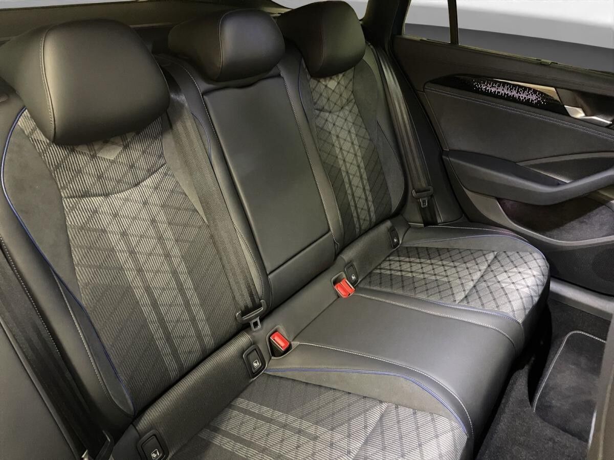 Volkswagen Passat Variant 2.0 TDI R-Line AHK Matrix LM 18" Navi ACC