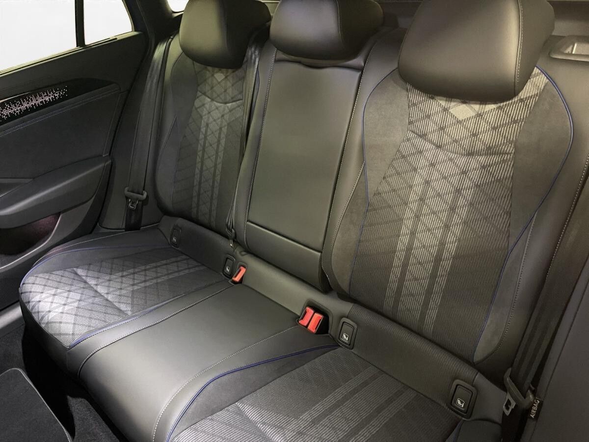 Volkswagen Passat Variant 2.0 TDI R-Line AHK Matrix LM 18" Navi ACC