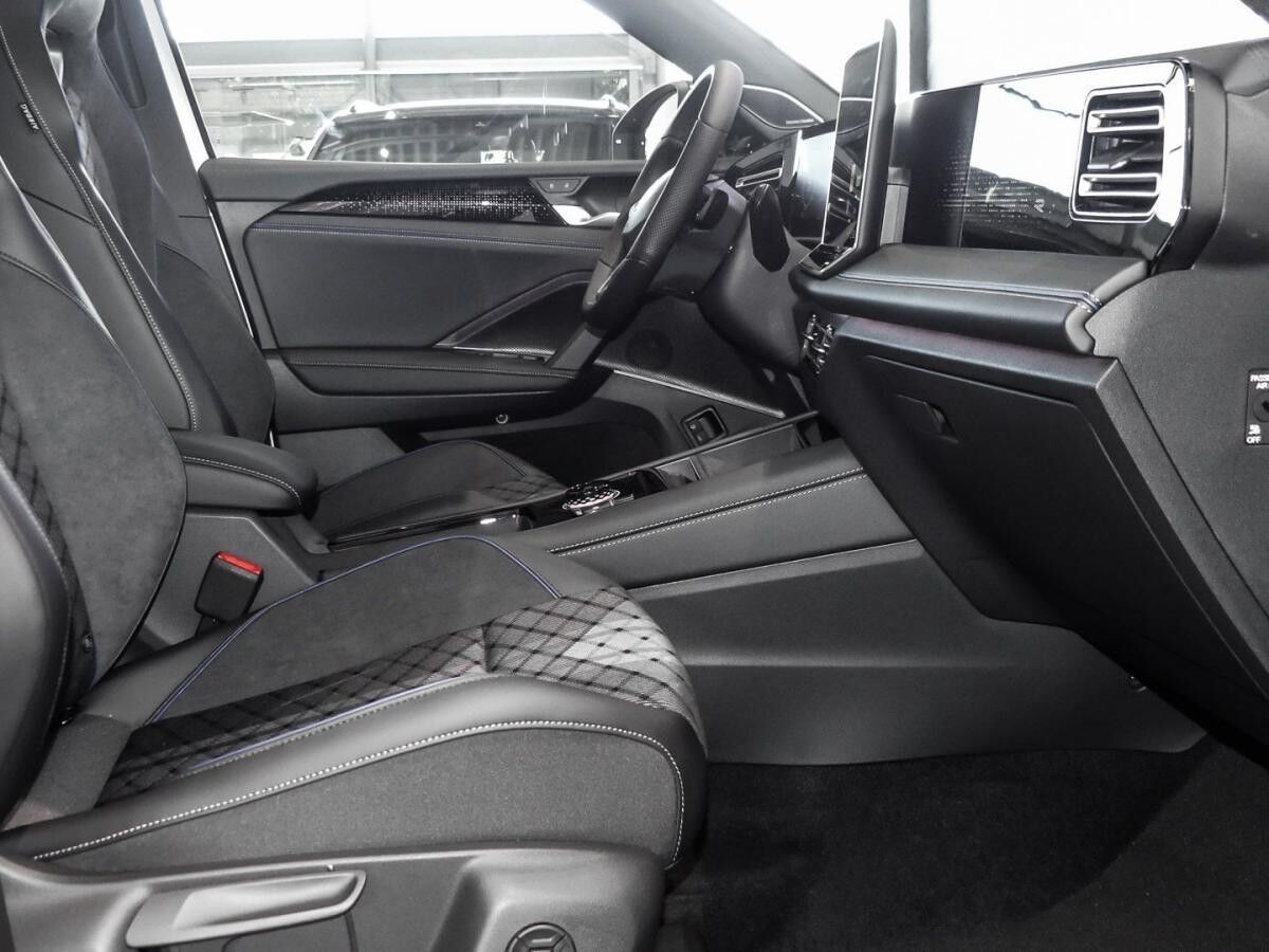 Volkswagen Tiguan 1.5 TSI eHybrid R-Line AHK Pano