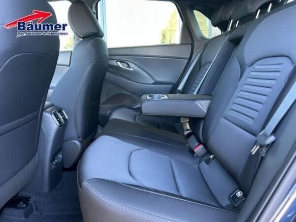 Hyundai i30 ** SONDERMODELL ADVANTAGE ** NAVI ** CAM ** WINTERPAKET **
