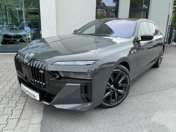 BMW i7 M70 xDrive M Sport || TheatreScreen Massage (G70)