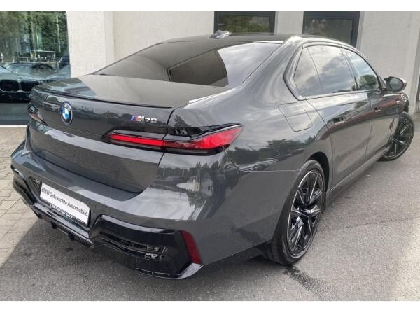 BMW i7 M70 xDrive M Sport || TheatreScreen Massage (G70)