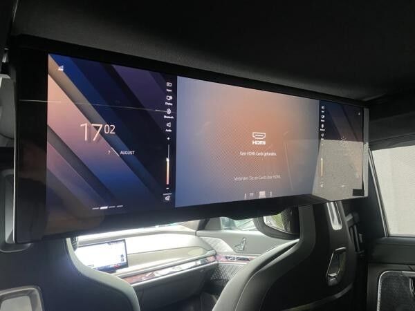 BMW i7 M70 xDrive M Sport || TheatreScreen Massage (G70)