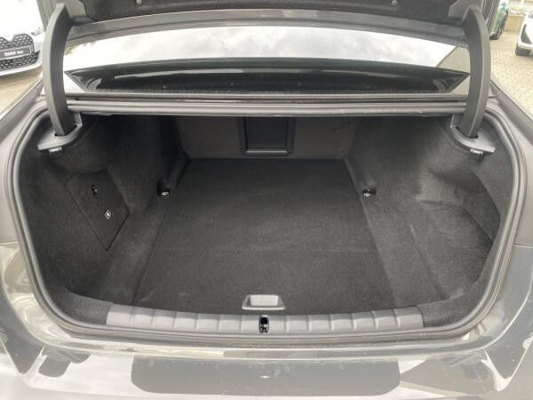 BMW i7 M70 xDrive M Sport || TheatreScreen Massage (G70)