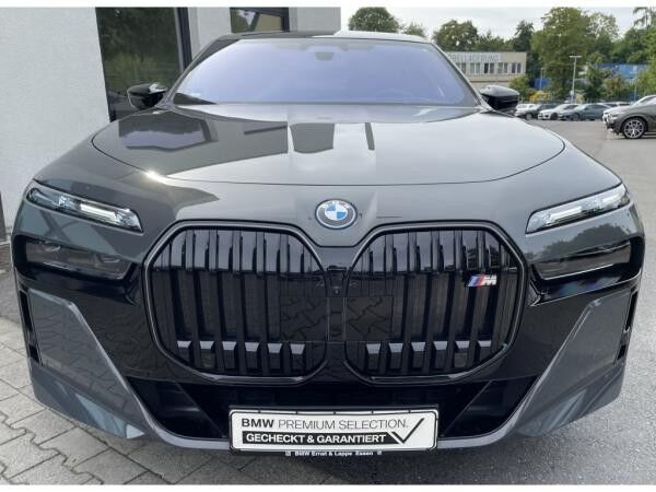 BMW i7 M70 xDrive M Sport || TheatreScreen Massage (G70)