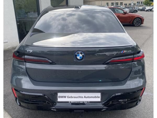 BMW i7 M70 xDrive M Sport || TheatreScreen Massage (G70)