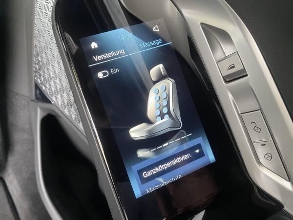 BMW i7 M70 xDrive M Sport || TheatreScreen Massage (G70)
