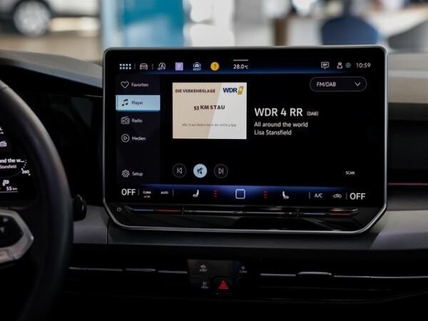 Volkswagen Golf VIII 1,5 TSI Life ACC LED AppConnect Alu Parkpilot Sitzheizg