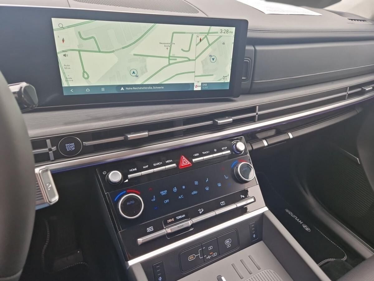 Hyundai SANTA FE 1.6 T-GDI HEV INTRO 4WD // LEDER // NAVI