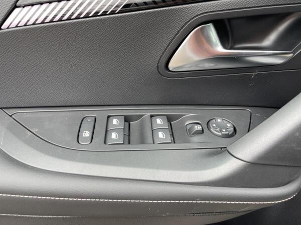 Peugeot 2008 1.2 PureTech Allure **LED Klima PDC**
