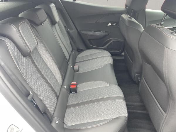 Peugeot 2008 1.2 PureTech Allure **LED Klima PDC**