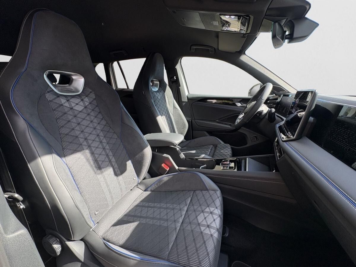 Volkswagen Tiguan R-Line 1.5 eHybrid DSG AHK HEADUP MATRIX