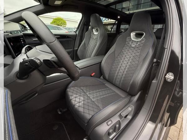 Volkswagen Passat Variant R-Line 2025 2.0 TDI 4MOTION 193 DSG (UVP 68.730€/KW35/25) BLACK/IQ/HEAD/AHK/PANO/ASSIST/UVM.