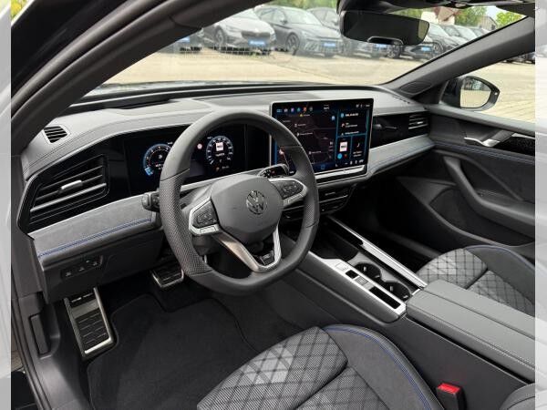 Volkswagen Passat Variant R-Line 2025 2.0 TDI 4MOTION 193 DSG (UVP 68.730€/KW35/25) BLACK/IQ/HEAD/AHK/PANO/ASSIST/UVM.