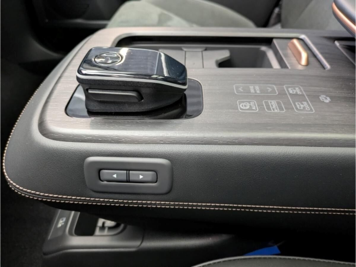 Nissan Ariya (MY24) EVOLVE 87kWh 242PS 20''-Alu HUD El. Panodach Navi Leder Digitales Cockpit