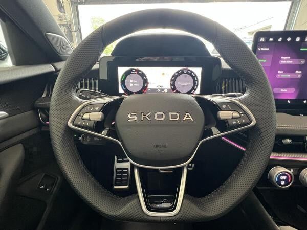 Skoda Superb Plug-In Hybrid Sportline 0,5% Vollausstattung! Sofort!