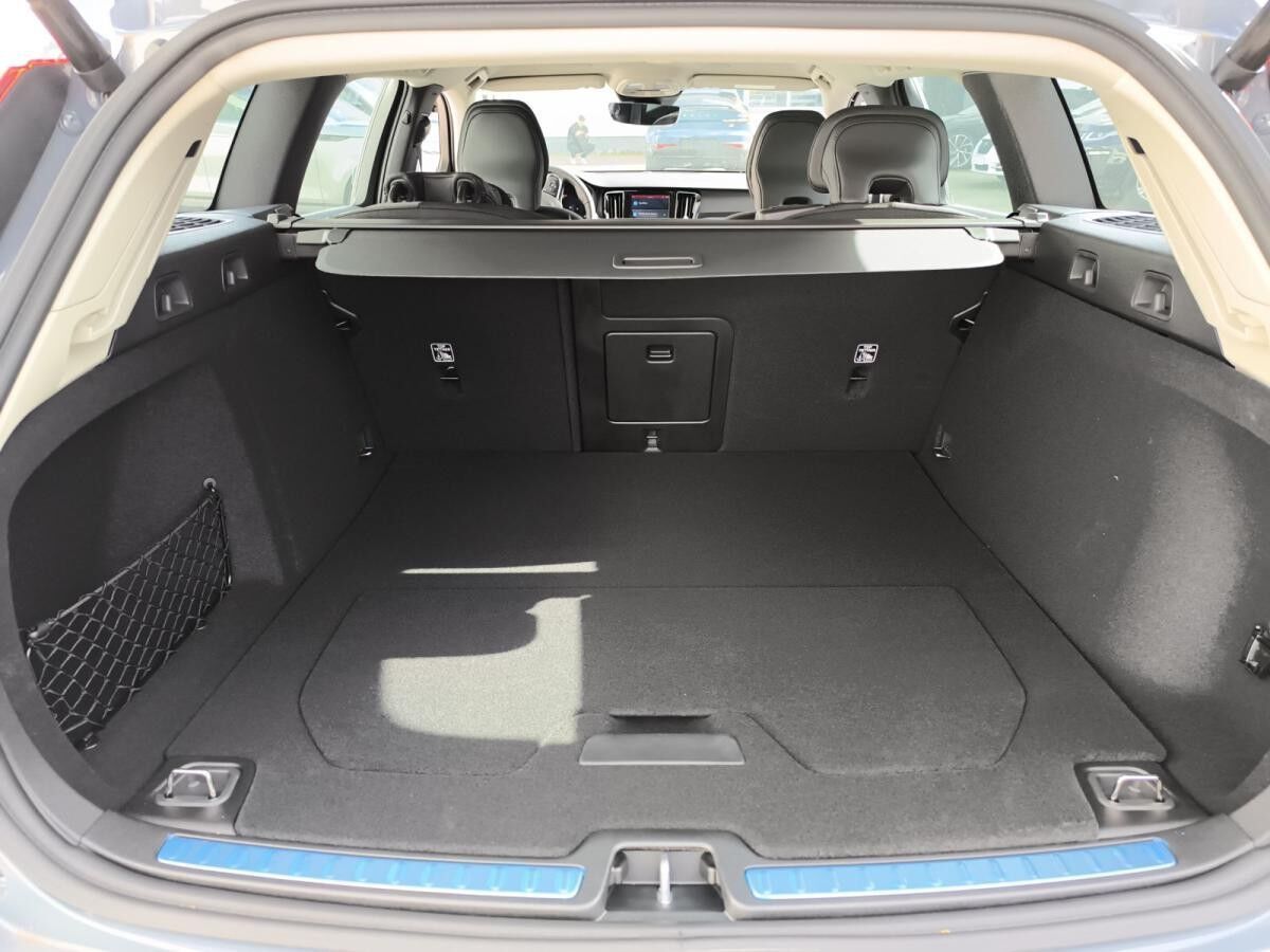 Volvo V60 B4 Core DIESEL || Sofort verfügbar!!!!