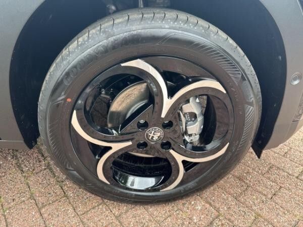 Alfa Romeo Junior Ibrida SPECIALE -Summer-Sale- Panoramadach-Technologie Paket