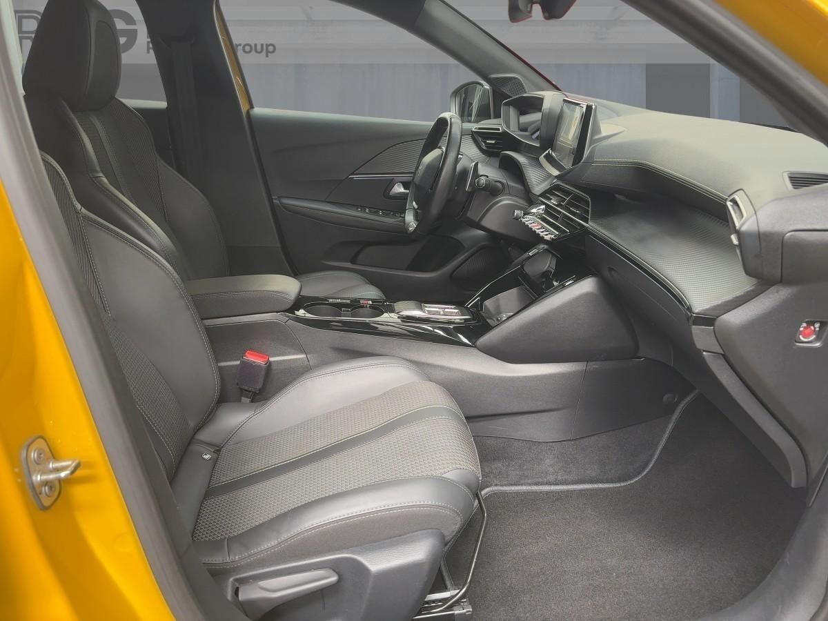 Peugeot 208 1.2 PURETECH 100 GT AUTOMATIK KAMERA Peugeot 208 1.2 PURETECH 100 GT AUTOMATIK KAMERA