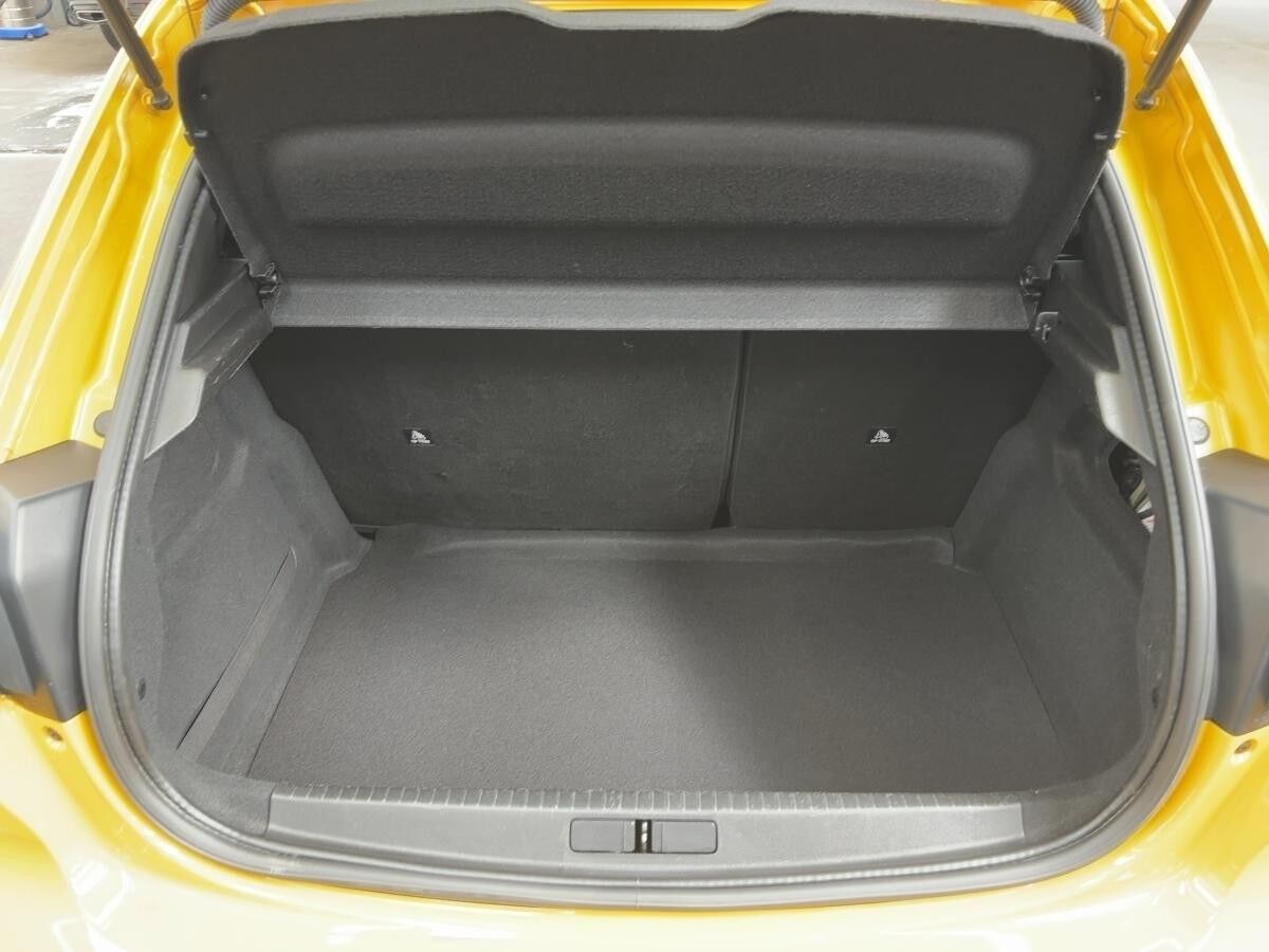 Peugeot 208 1.2 PURETECH 100 GT AUTOMATIK KAMERA Peugeot 208 1.2 PURETECH 100 GT AUTOMATIK KAMERA