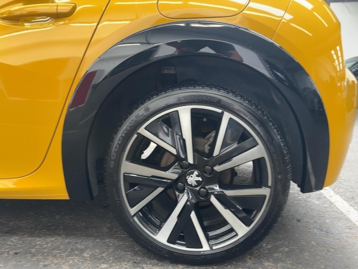 Peugeot 208 1.2 PURETECH 100 GT AUTOMATIK KAMERA Peugeot 208 1.2 PURETECH 100 GT AUTOMATIK KAMERA