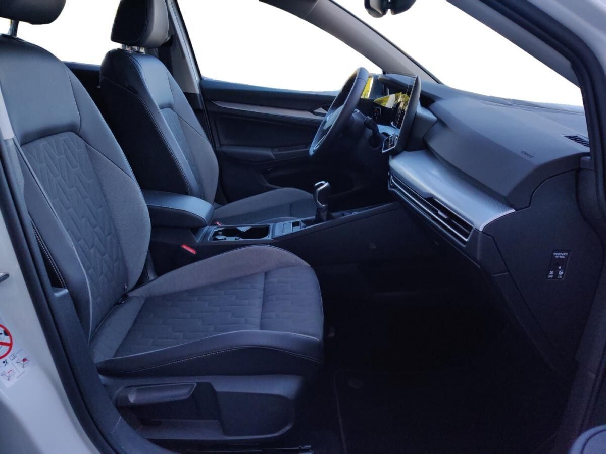 Volkswagen Golf VIII Life GOAL 1.5 TSI rearView+AHK+LED