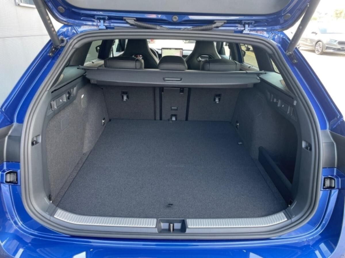 Skoda Superb Combi 1.5 TSI iV DSG Navi,Matrix,AHK,Kamera