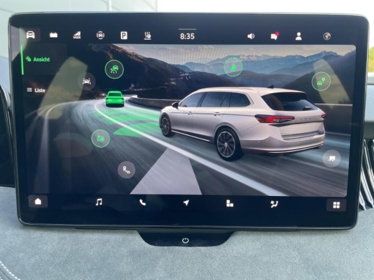 Skoda Superb Combi 1.5 TSI iV DSG Navi,Matrix,AHK,Kamera