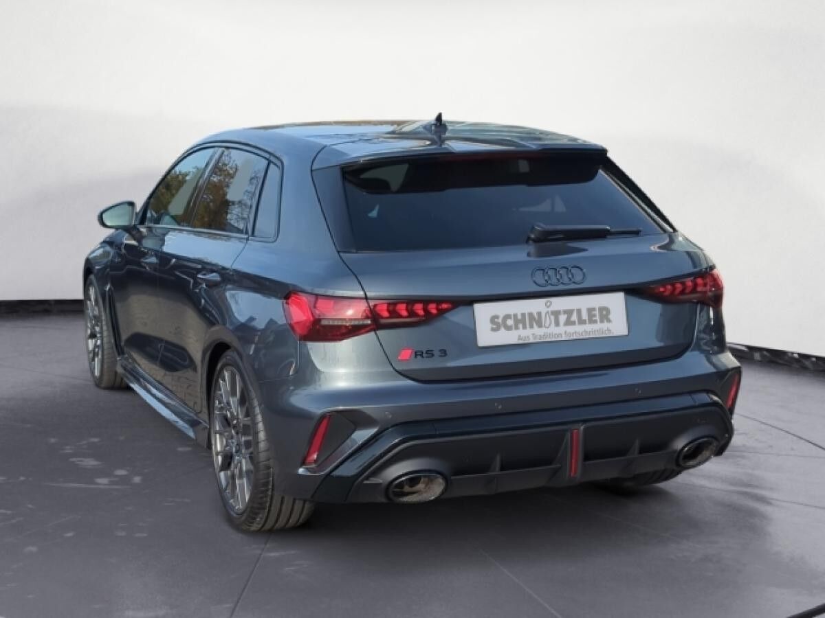 Audi RS3 Sportback quattro PANO/SONOS/HUD/RFK SOFORT VERFÜGBAR
