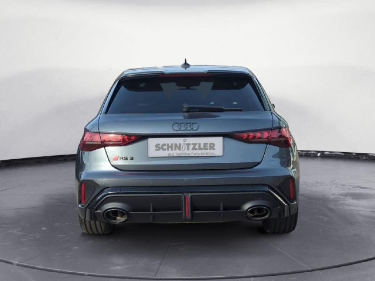 Audi RS3 Sportback quattro PANO/SONOS/HUD/RFK SOFORT VERFÜGBAR