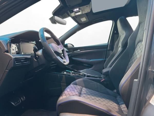 Volkswagen Golf VIII 1.5 eTSI DSG R-Line | PANO | LED |