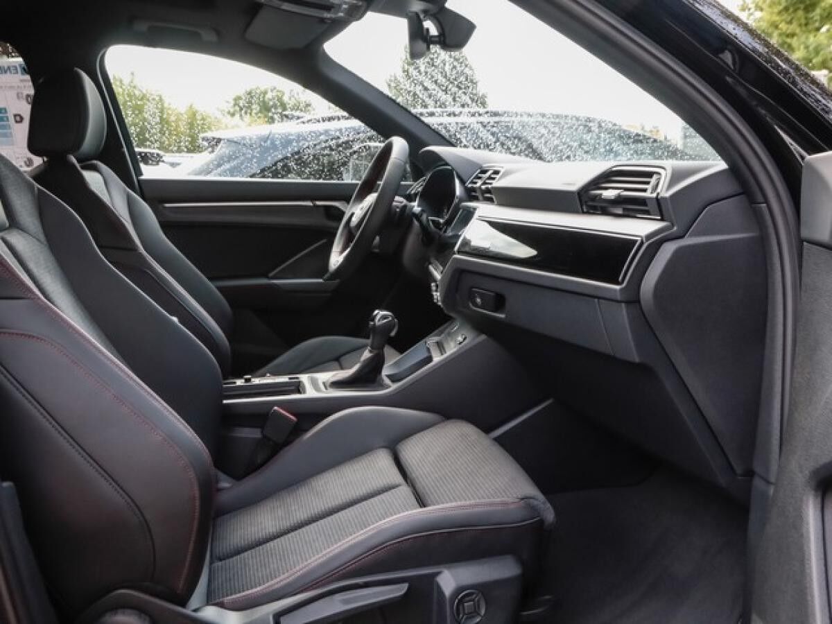 Audi Q3 35 TFSI 	 S line Business ACC Matrix Navi AHK virtual Kamera