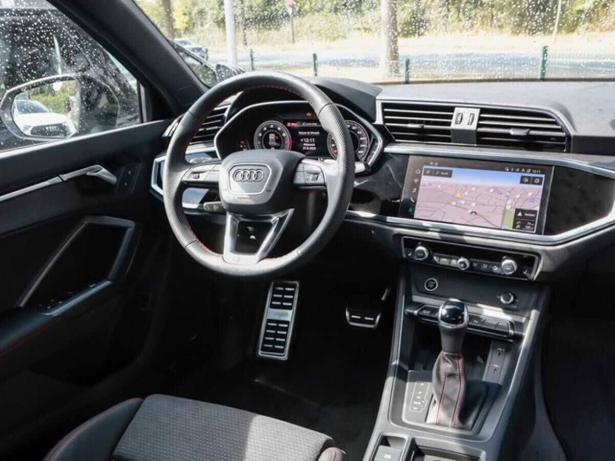 Audi Q3 35 TFSI 	 S line Business ACC Matrix Navi AHK virtual Kamera