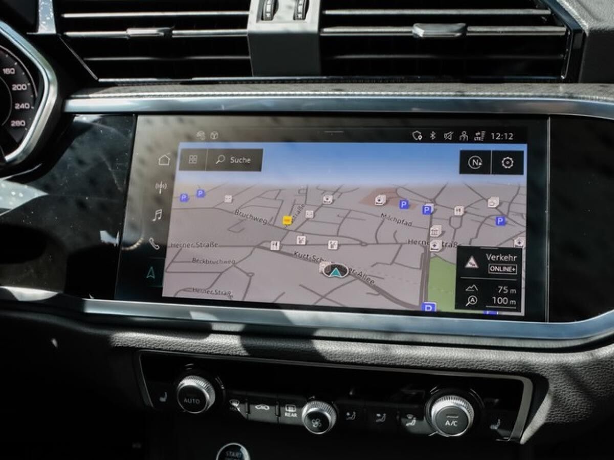 Audi Q3 35 TFSI 	 S line Business ACC Matrix Navi AHK virtual Kamera