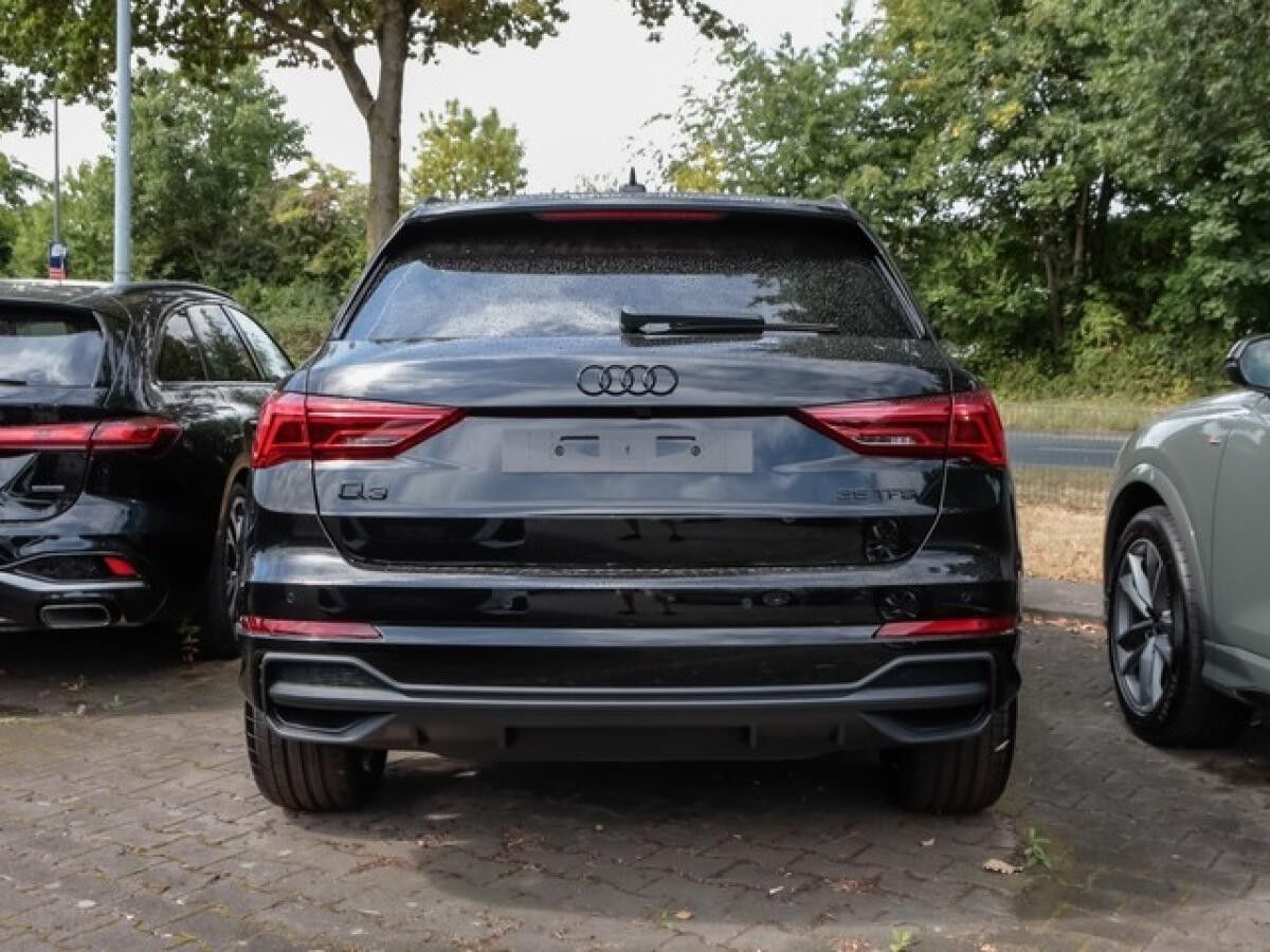 Audi Q3 35 TFSI 	 S line Business ACC Matrix Navi AHK virtual Kamera