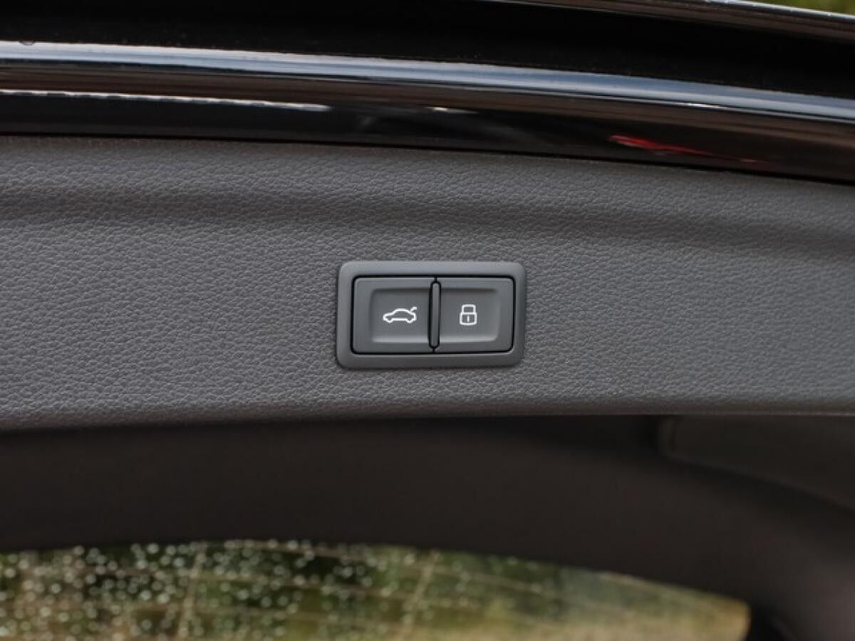 Audi Q3 35 TFSI 	 S line Business ACC Matrix Navi AHK virtual Kamera