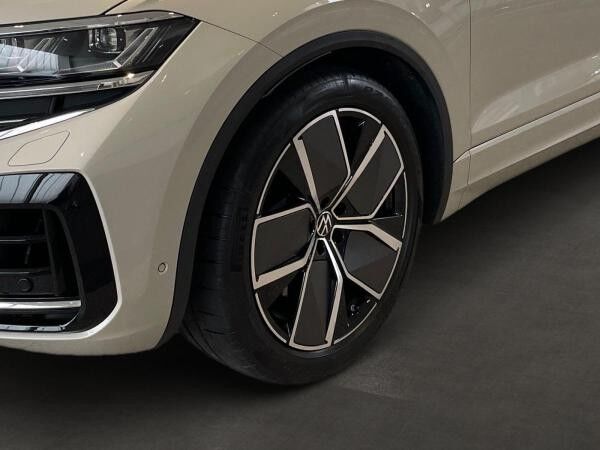 Volkswagen Touareg Elegance 4Motion 3.0 eTSI e-Hybrid AHK Komfort Pano Dynaudio HUD Assistenz