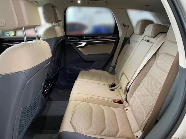 Volkswagen Touareg Elegance 4Motion 3.0 eTSI e-Hybrid AHK Komfort Pano Dynaudio HUD Assistenz