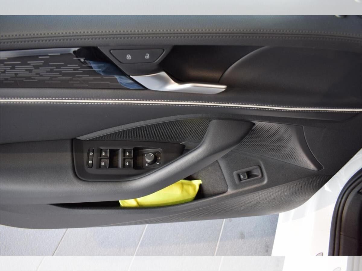 Volkswagen Passat Variant Elegance 2.0 TDI DSG AHK NAVI Volkswagen Passat Variant Elegance 2.0 TDI DSG AHK NAVI