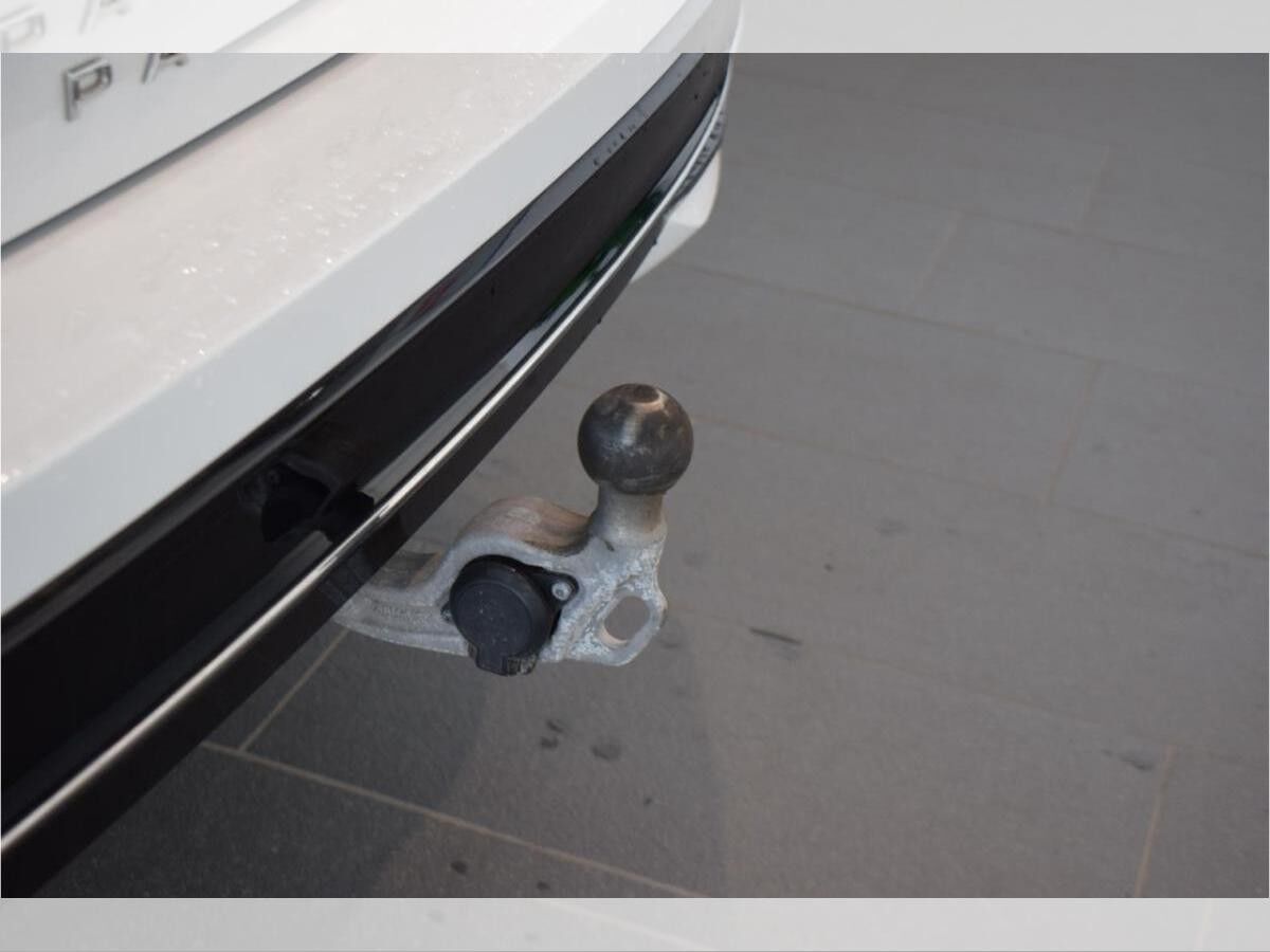 Volkswagen Passat Variant Elegance 2.0 TDI DSG AHK NAVI Volkswagen Passat Variant Elegance 2.0 TDI DSG AHK NAVI