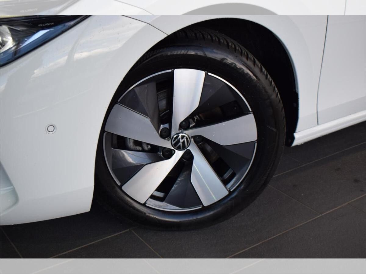 Volkswagen Passat Variant Elegance 2.0 TDI DSG AHK NAVI Volkswagen Passat Variant Elegance 2.0 TDI DSG AHK NAVI