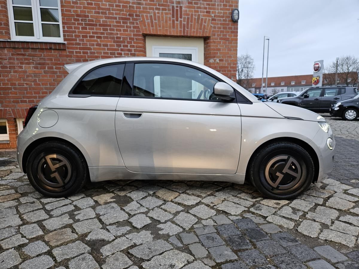 Fiat 500e Giorgio Armani - Vollausstattung - in Kürze verfügbar - verschiedene Farben