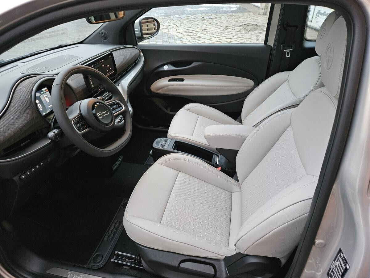 Fiat 500e Giorgio Armani - Vollausstattung - in Kürze verfügbar - verschiedene Farben