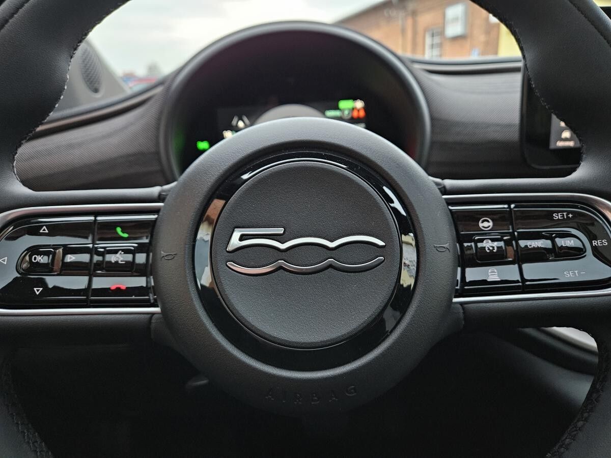 Fiat 500e Giorgio Armani - Vollausstattung - in Kürze verfügbar - verschiedene Farben