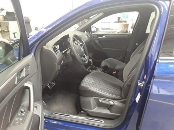 Volkswagen Tiguan 2.0 TSI DSG R-LINE 4M AHK STANDHEIZUNG WINTERRÄDER